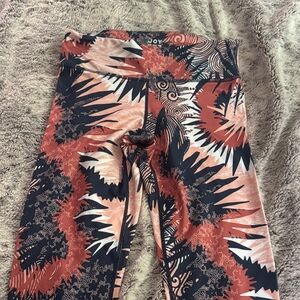 Patterned Leggings - Black and Red